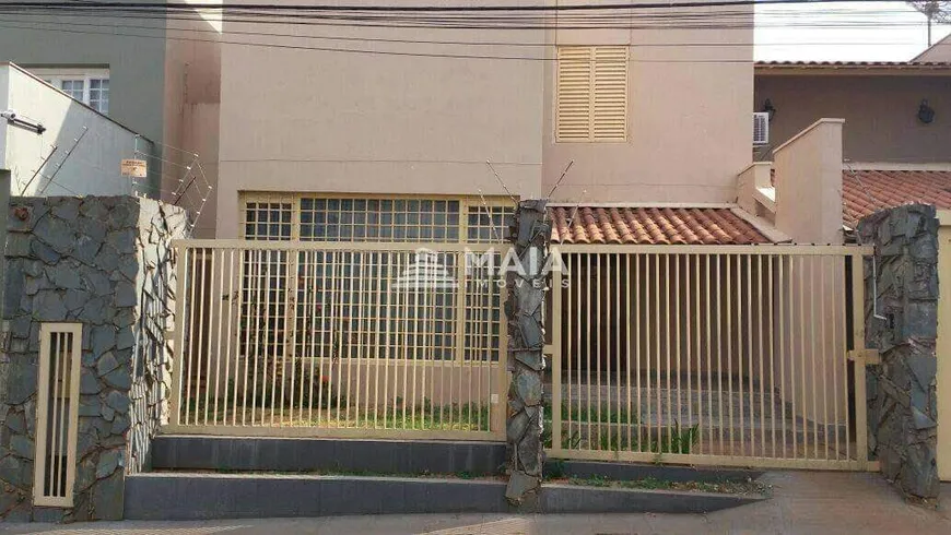 Foto 1 de Casa com 5 Quartos à venda, 300m² em Estados Unidos, Uberaba