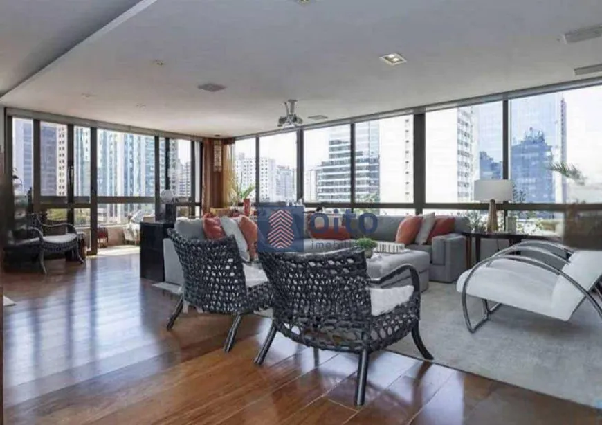Foto 1 de Apartamento com 3 Quartos à venda, 225m² em Itaim Bibi, São Paulo