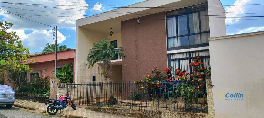 Foto 1 de Casa com 4 Quartos à venda, 325m² em Jardim Alexandre Campos, Uberaba