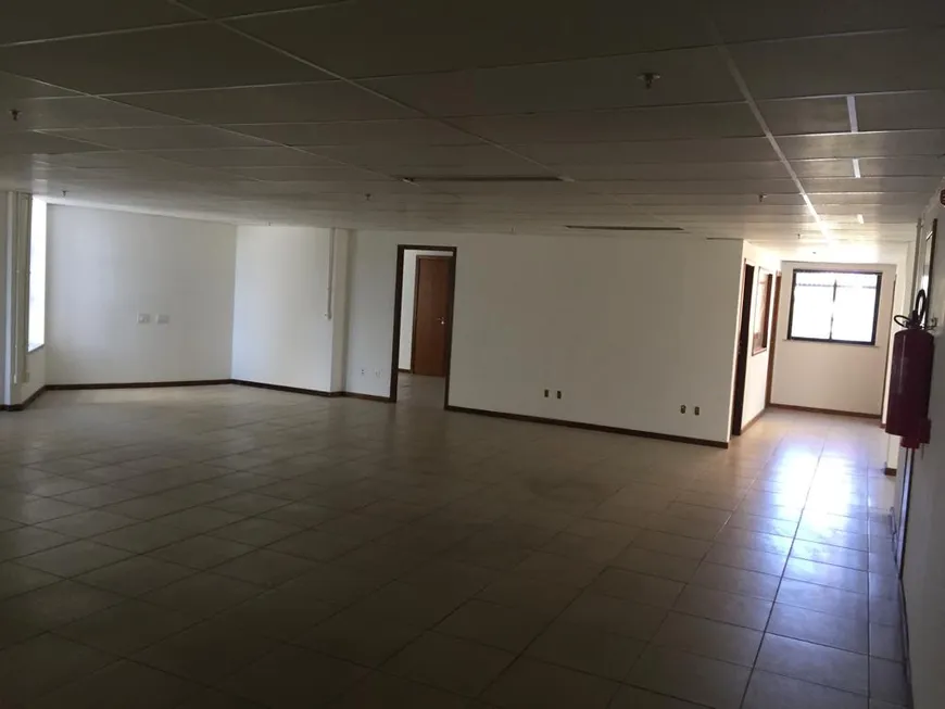 Foto 1 de Sala Comercial para alugar, 204m² em Caminho Das Árvores, Salvador