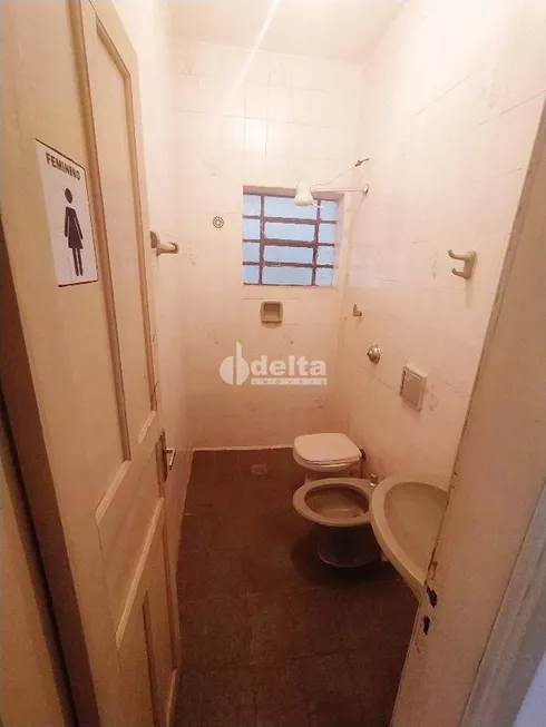 Foto 1 de Casa com 2 Quartos para alugar, 120m² em Nossa Senhora Aparecida, Uberlândia