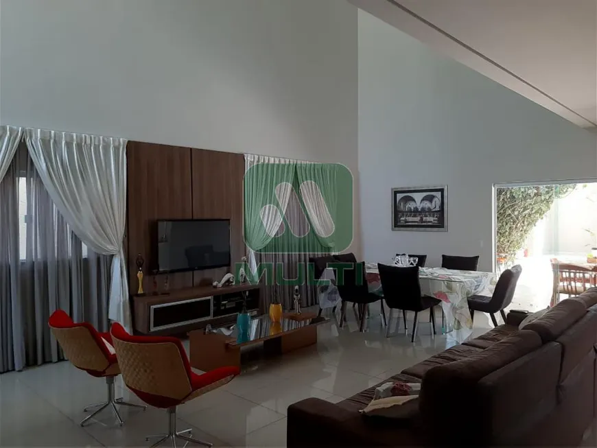 Foto 1 de Casa com 3 Quartos para alugar, 312m² em Jardim Karaíba, Uberlândia