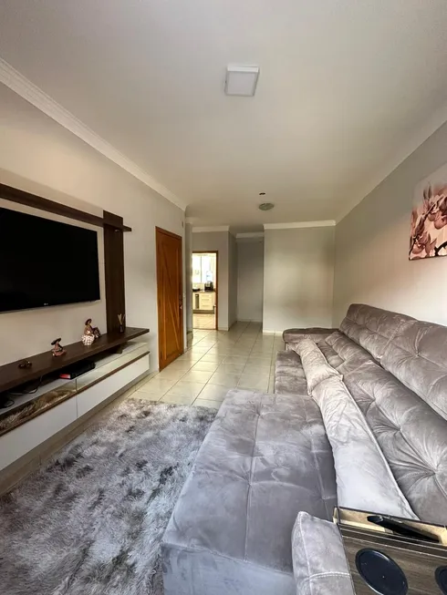 Foto 1 de Sobrado com 3 Quartos à venda, 130m² em Vilage Flamboyant, Cuiabá