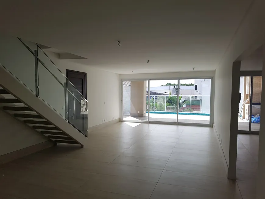 Foto 1 de Casa de Condomínio com 5 Quartos à venda, 344m² em Mata da Praia, Vitória