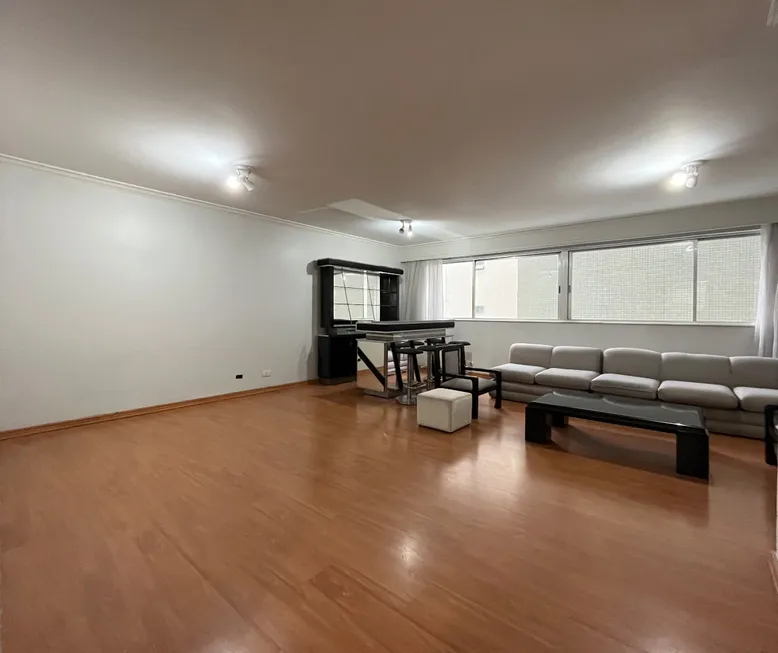 Foto 1 de Apartamento com 3 Quartos à venda, 155m² em Centro, Curitiba