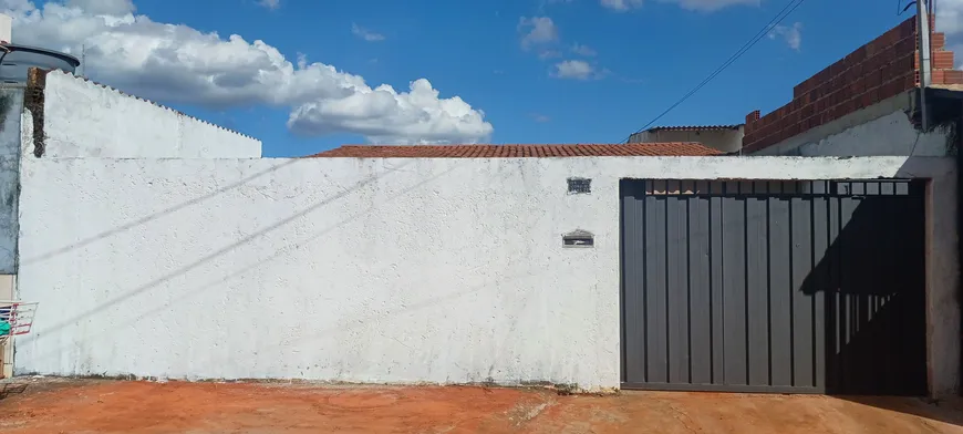 Foto 1 de Casa com 3 Quartos à venda, 70m² em Santa Maria, Brasília