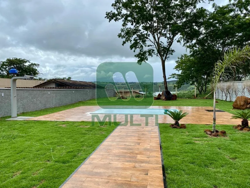 Foto 1 de Fazenda/Sítio com 3 Quartos à venda, 240m² em Jardim Inconfidência, Uberlândia