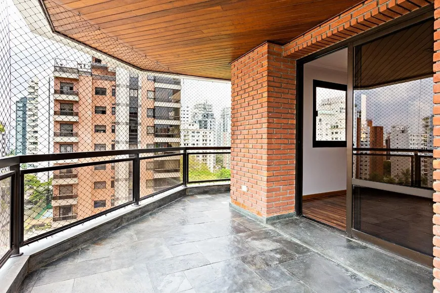 Foto 1 de Apartamento com 3 Quartos à venda, 210m² em Campo Belo, São Paulo