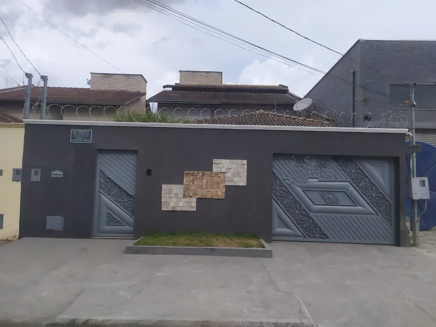 Foto 1 de Casa com 4 Quartos à venda, 200m² em Moinho dos Ventos, Goiânia