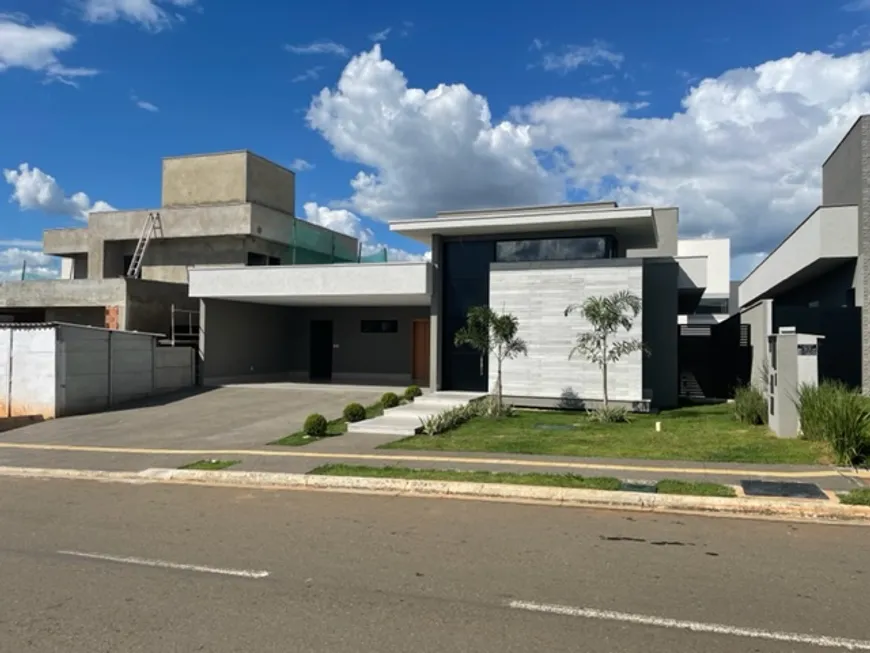 Foto 1 de Casa com 4 Quartos à venda, 253m² em PORTAL DO SOL GREEN, Goiânia