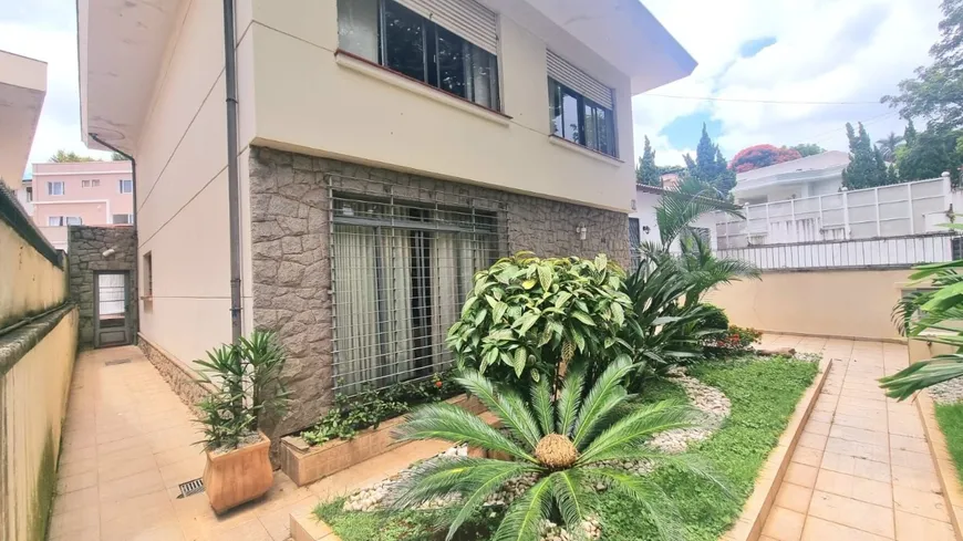 Foto 1 de Casa com 4 Quartos à venda, 280m² em Pacaembu, São Paulo