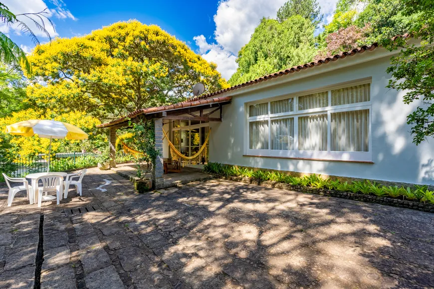 Foto 1 de Casa de Condomínio com 6 Quartos para venda ou aluguel, 450m² em Cuiaba, Petrópolis