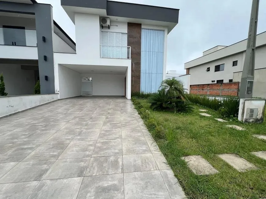 Foto 1 de Casa de Condomínio com 4 Quartos à venda, 340m² em Jardim Guacira, Itanhaém