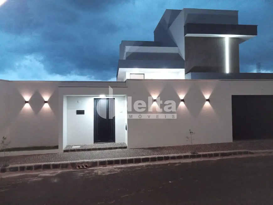 Foto 1 de Casa com 3 Quartos à venda, 165m² em Jardim Colina, Uberlândia