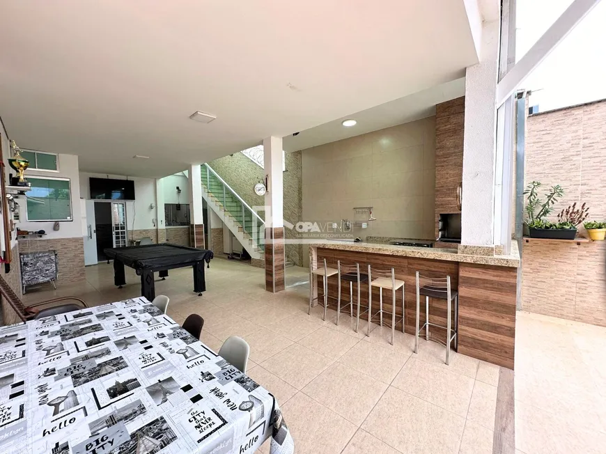 Foto 1 de Casa com 4 Quartos à venda, 230m² em Santa Mônica, Belo Horizonte
