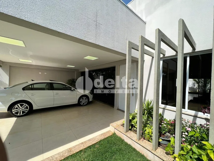 Foto 1 de Casa com 3 Quartos à venda, 180m² em Shopping Park, Uberlândia