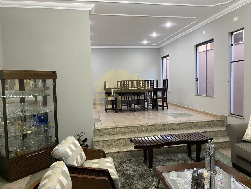 Foto 1 de Casa com 3 Quartos à venda, 253m² em Vila Lessa, Presidente Prudente