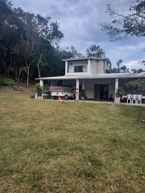 Foto 1 de Fazenda/Sítio com 3 Quartos à venda, 180m² em Chácara Itamarati, Caçapava