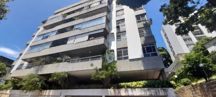 Foto 1 de Apartamento com 4 Quartos à venda, 210m² em Acupe de Brotas, Salvador