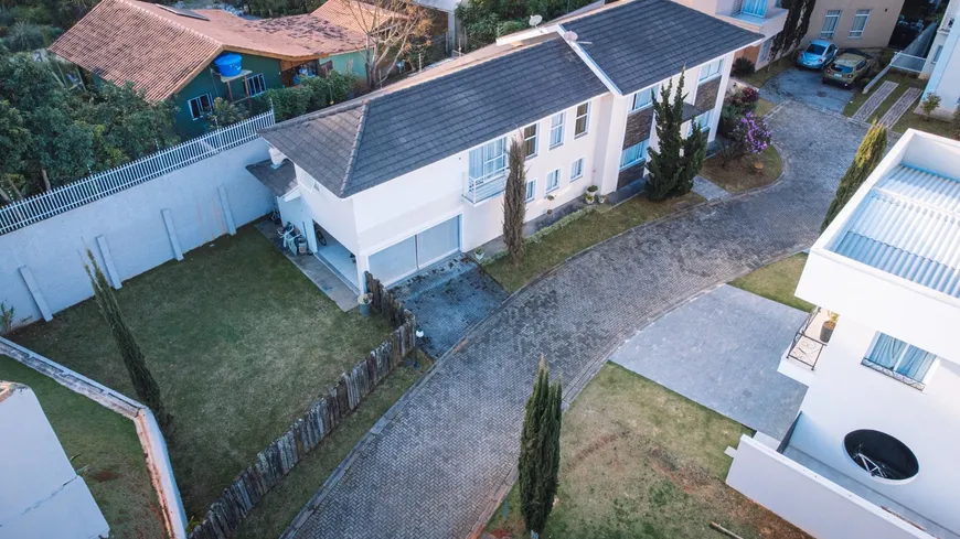 Foto 1 de Casa com 4 Quartos à venda, 264m² em São Braz, Curitiba