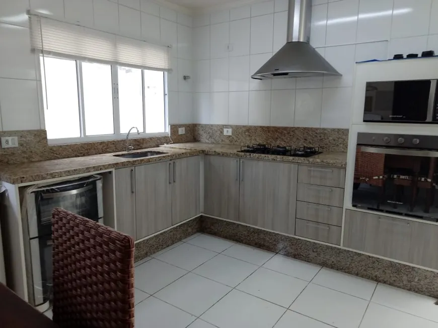 Foto 1 de Casa com 3 Quartos à venda, 188m² em Jardim Semiramis, Cotia