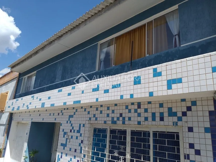 Foto 1 de Casa com 5 Quartos à venda, 210m² em Jardim Itú Sabará, Porto Alegre