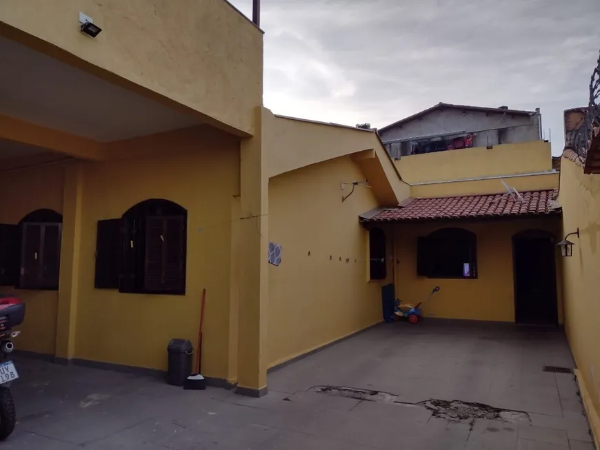 Foto 1 de Casa com 3 Quartos à venda, 270m² em Carajás, Contagem