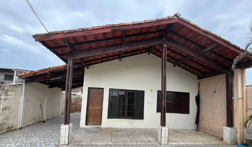 Foto 1 de Casa com 2 Quartos à venda, 125m² em Ivoty, Itanhaém