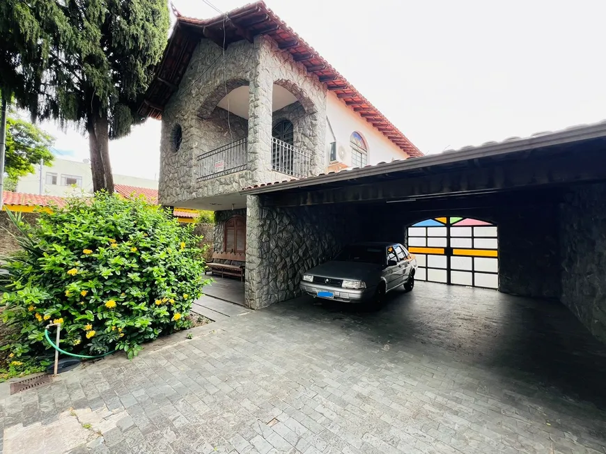 Foto 1 de Casa com 3 Quartos à venda, 360m² em Santa Amélia, Belo Horizonte
