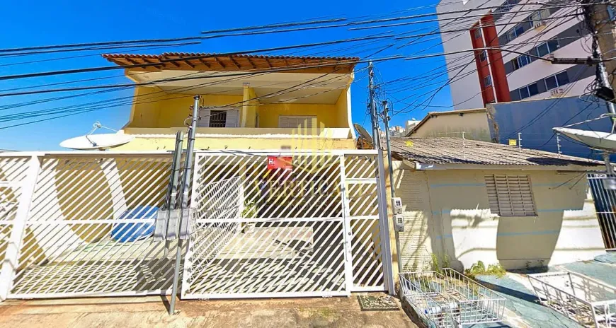 Foto 1 de Sobrado com 8 Quartos à venda, 200m² em Araés, Cuiabá