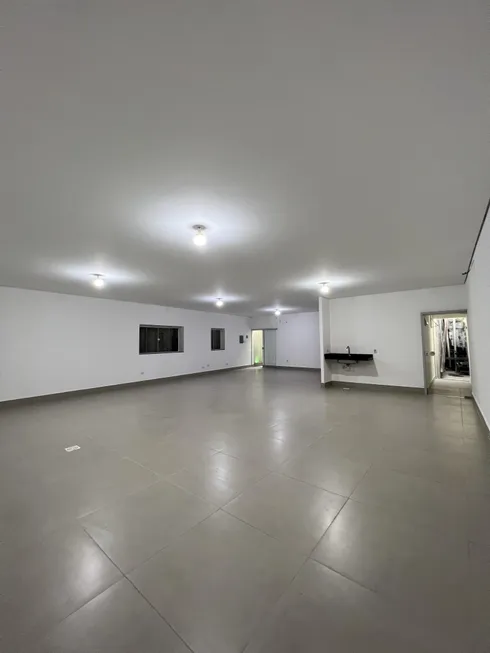 Foto 1 de com 5 Quartos para alugar, 800m² em Centro Sul, Cuiabá