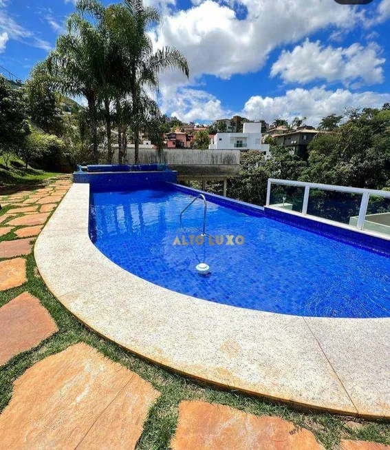 Foto 1 de Casa de Condomínio com 4 Quartos à venda, 473m² em Vila Castela , Nova Lima