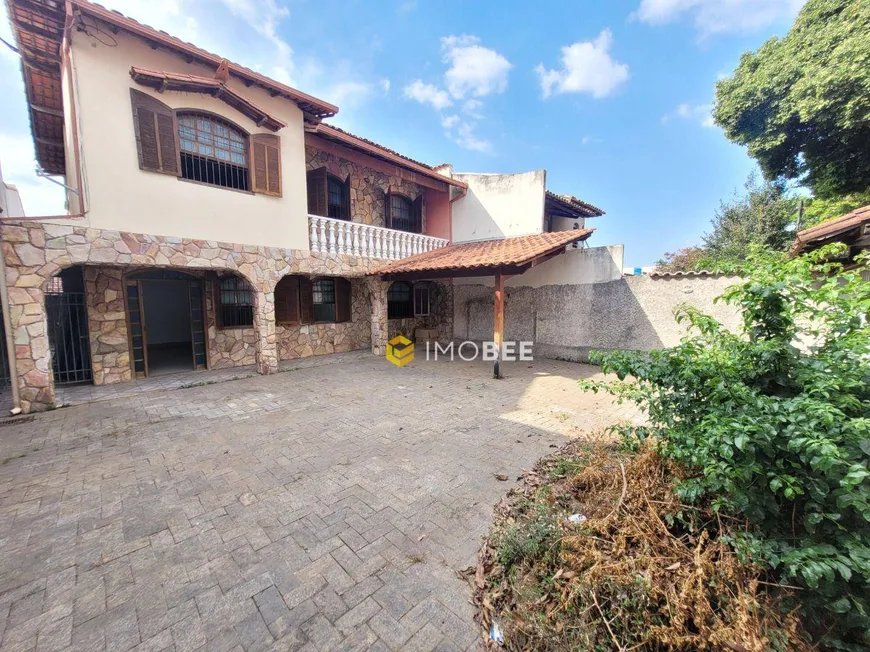 Foto 1 de Casa com 4 Quartos à venda, 210m² em Santa Amélia, Belo Horizonte