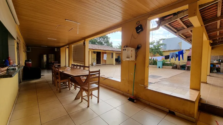 Foto 1 de Casa com 9 Quartos à venda, 427m² em Vila Itatiaia, Goiânia