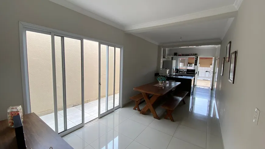 Foto 1 de Casa com 3 Quartos à venda, 174m² em Santa Mônica, Uberlândia