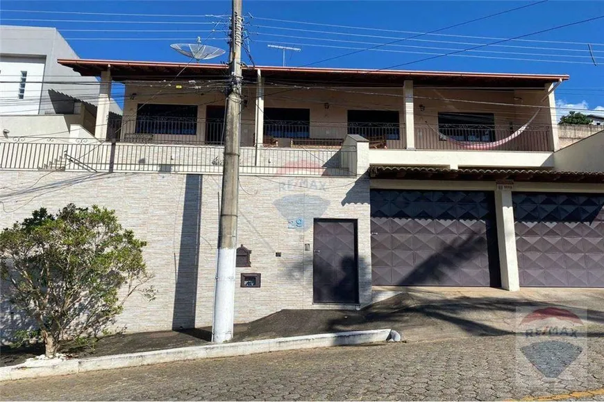 Foto 1 de Casa com 5 Quartos à venda, 207m² em Quintas das Avenidas, Juiz de Fora