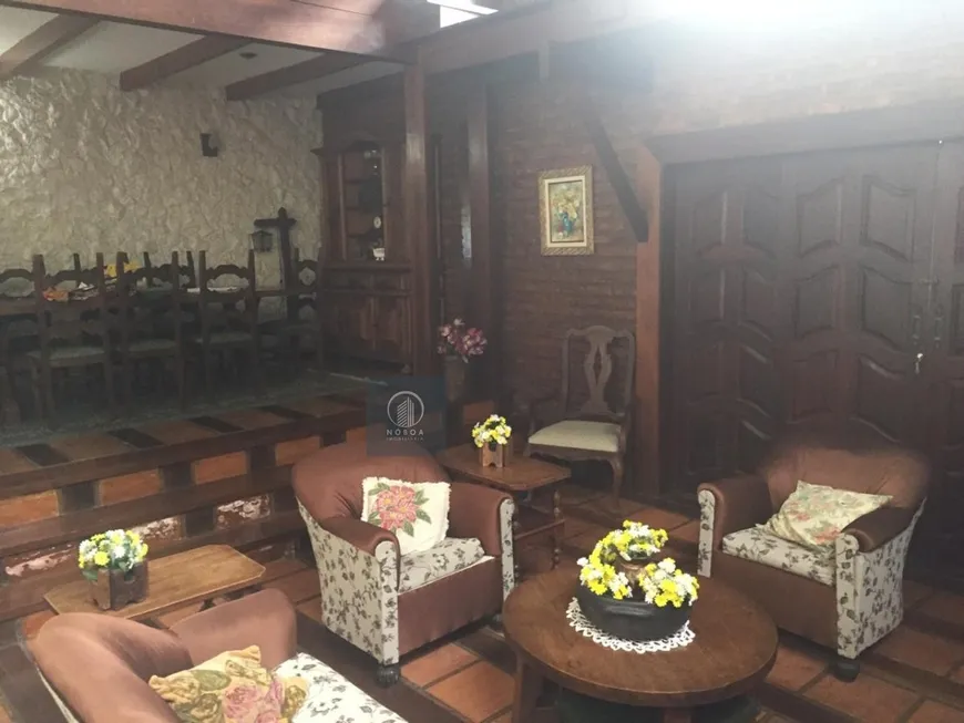 Foto 1 de Casa com 5 Quartos à venda, 280m² em Vila Muqui, Teresópolis