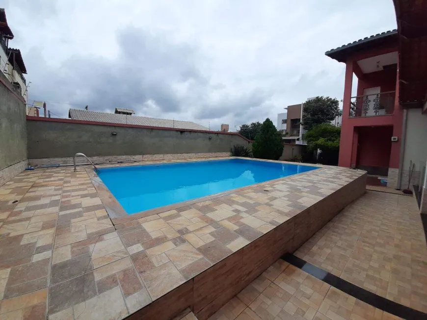 Foto 1 de Casa com 3 Quartos à venda, 600m² em Ouro Preto, Belo Horizonte