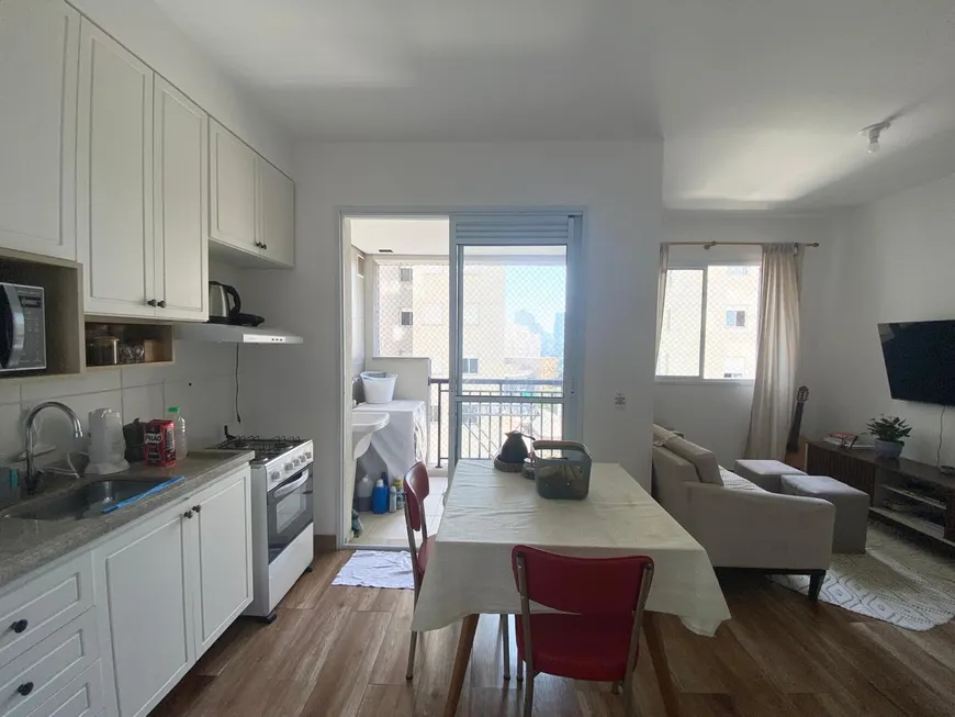 Foto 1 de Apartamento com 1 Quarto para alugar, 39m² em Jardim Tupanci, Barueri