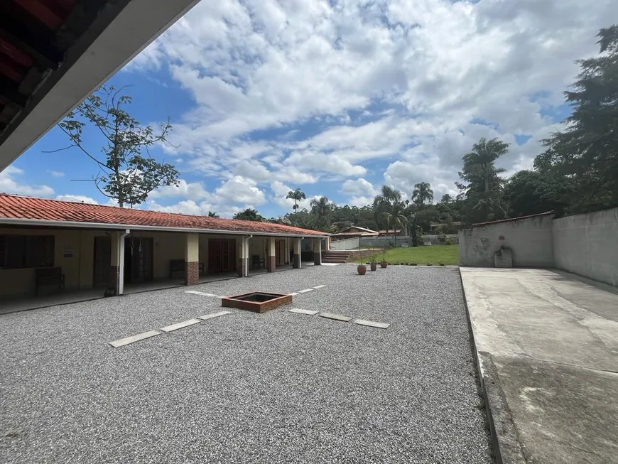 Foto 1 de Fazenda/Sítio com 4 Quartos à venda, 270m² em Centro, Igaratá