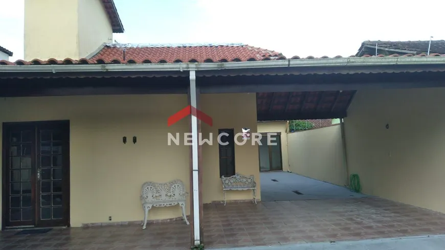 Foto 1 de Casa com 5 Quartos à venda, 235m² em Centro, Bertioga