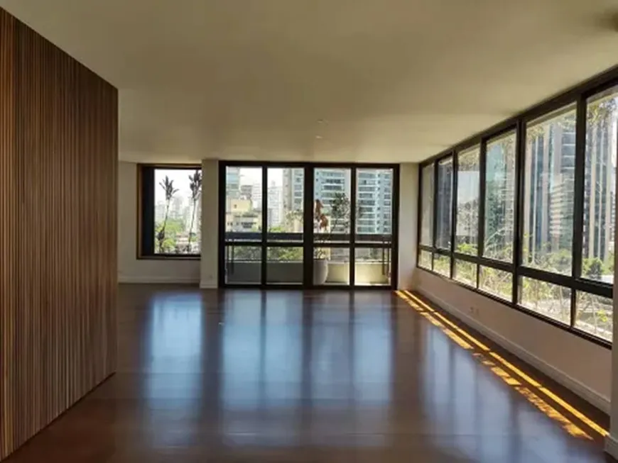 Foto 1 de Apartamento com 3 Quartos para alugar, 225m² em Itaim Bibi, São Paulo