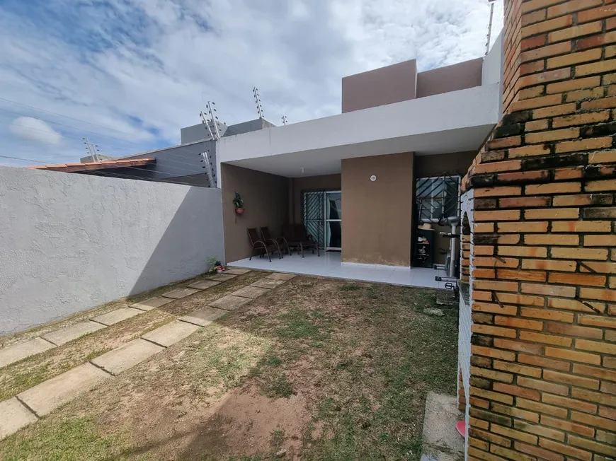 Foto 1 de Casa com 3 Quartos à venda, 88m² em Parque D Pedro, Itaitinga