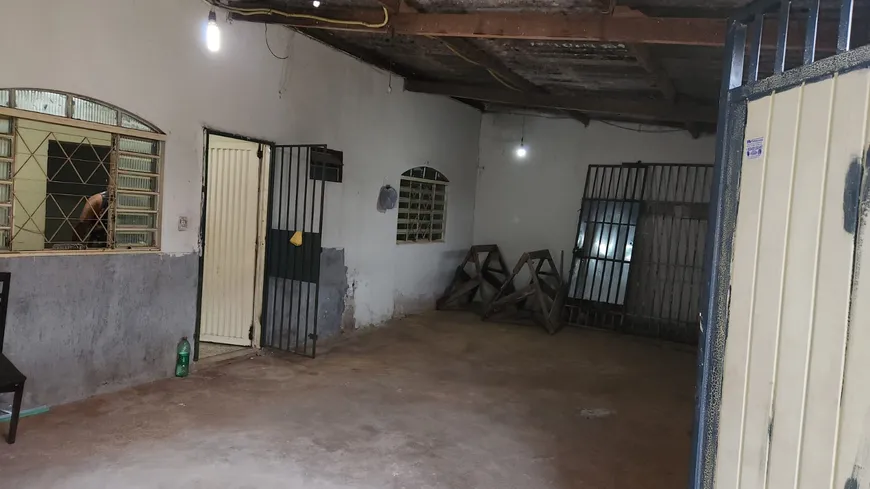 Foto 1 de Casa com 2 Quartos à venda, 250m² em Zona Industrial, Brasília