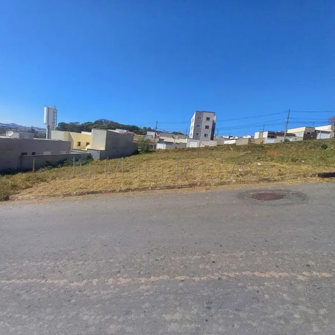 Foto 1 de Lote/Terreno à venda, 220m² em Centro, Pouso Alegre