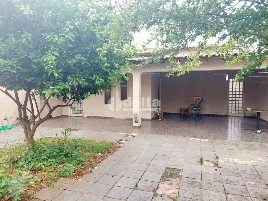 Foto 1 de Casa com 3 Quartos à venda, 400m² em Tibery, Uberlândia