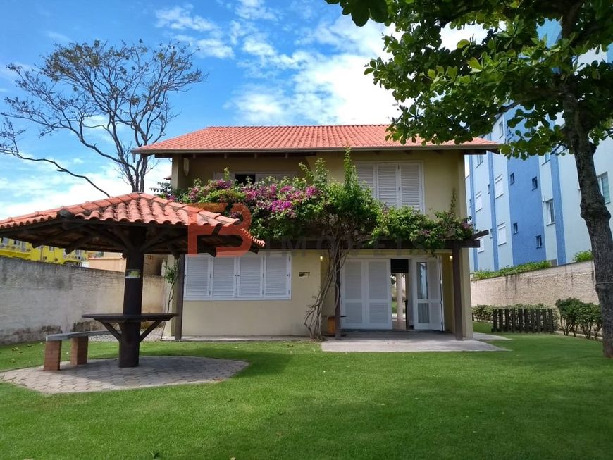 Foto 1 de Casa com 7 Quartos para alugar, 300m² em Centro, Bombinhas