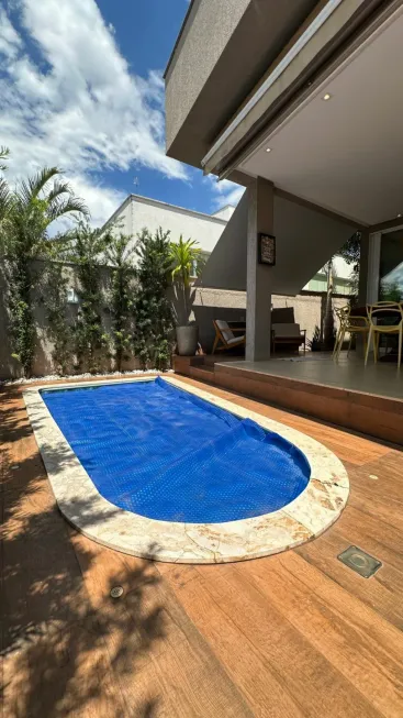 Foto 1 de Casa com 4 Quartos à venda, 220m² em Jardins Valencia, Goiânia