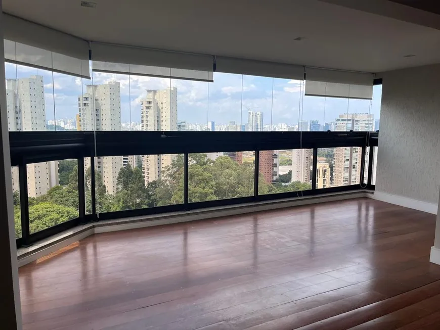 Foto 1 de Apartamento com 4 Quartos à venda, 200m² em Panamby, São Paulo