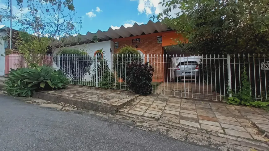 Foto 1 de Casa com 3 Quartos à venda, 246m² em Jardim Santa Augusta, Poços de Caldas